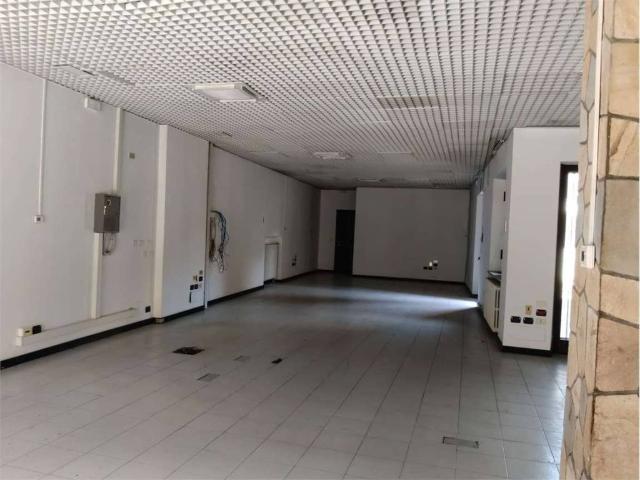 Locale Commerciale in vendita a Gaggiolo, Bellinzago Novarese