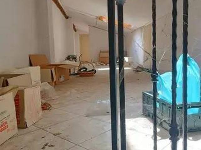 Locale Commerciale in vendita a Bellizzi, Campania