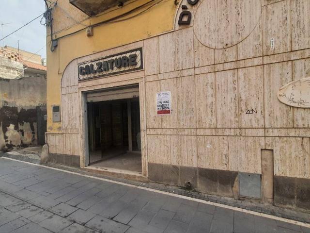 Locale Commerciale in vendita a Bellona, Campania