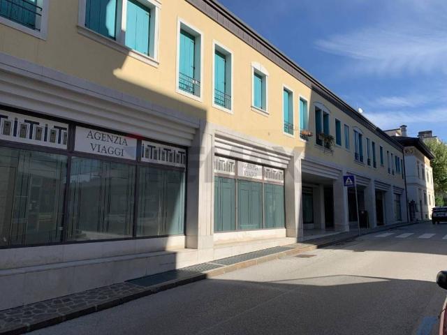 Locale Commerciale in vendita a Lambioi, Zoldo Alto
