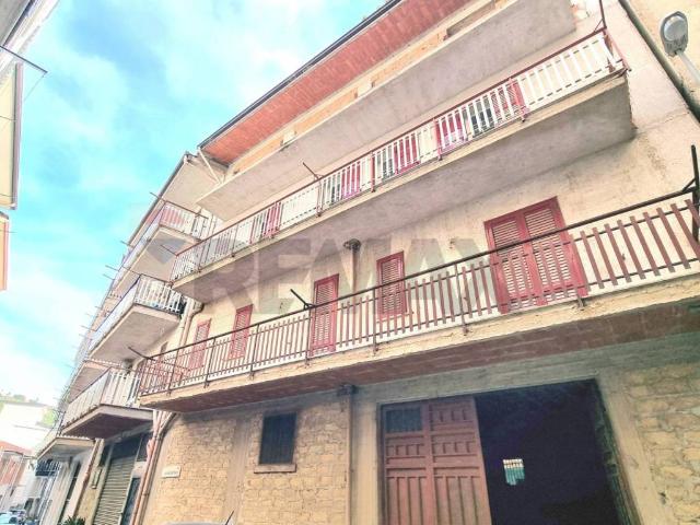 Locale Commerciale in vendita a Belmonte Mezzagno, Sicilia