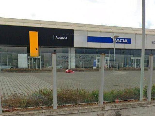 Locale Commerciale in vendita a Belpasso, Sicilia