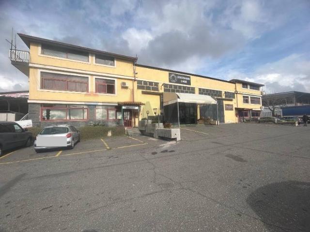 Locale Commerciale in vendita a Belpasso, Sicilia