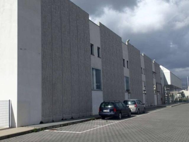 Locale Commerciale in vendita a Belpasso, Sicilia