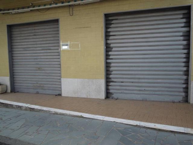 Locale Commerciale in vendita a Belpasso, Sicilia