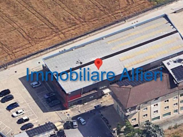Locale Commerciale in vendita a Pacevecchia, Benevento