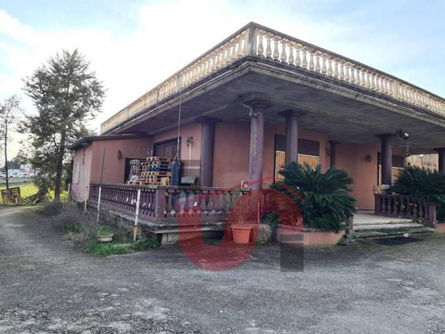 Locale Commerciale in vendita a Benevento, Campania
