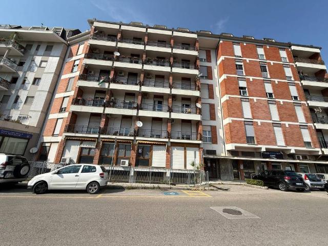 Locale Commerciale in vendita a Benevento, Campania