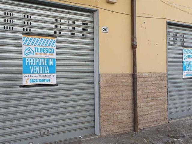Locale Commerciale in vendita a Libertà, Benevento