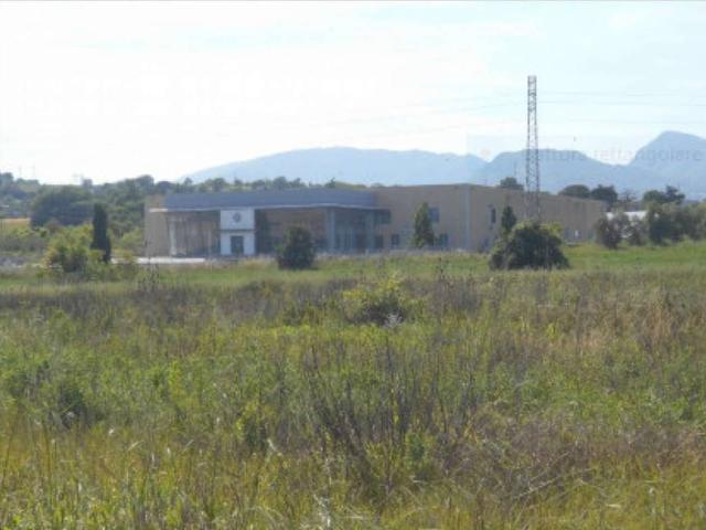 Locale Commerciale in vendita a Benevento, Campania