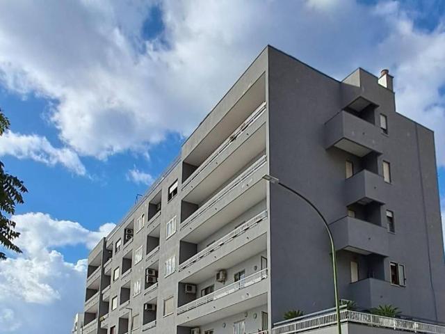 Locale Commerciale in vendita a Benevento, Campania