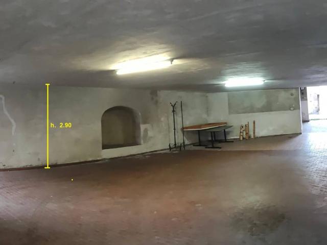 Locale Commerciale in vendita a Benevento, Campania