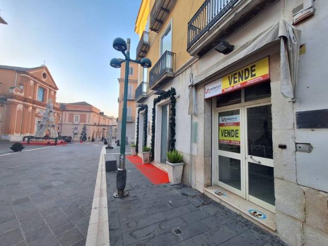 Locale Commerciale in vendita a Benevento, Campania
