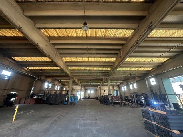 Locale Commerciale in vendita a Benevento, Campania