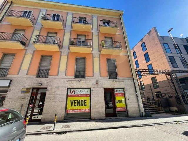Locale Commerciale in vendita a Benevento, Campania