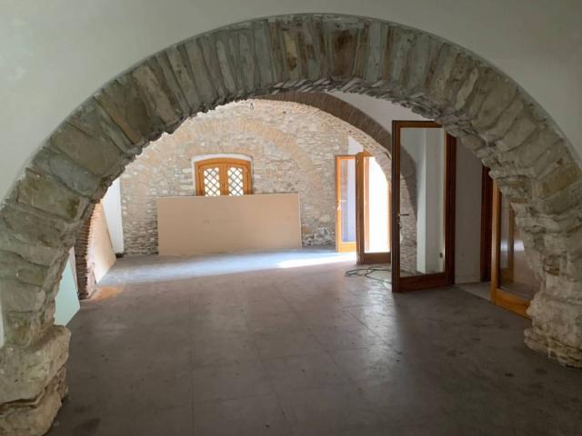 Locale Commerciale in vendita a Benevento, Campania