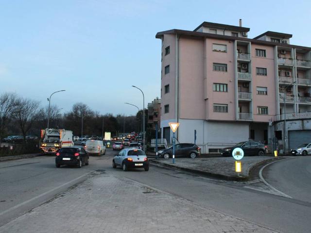 Locale Commerciale in vendita a Ponticelli, Benevento