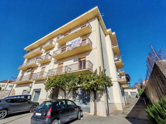 Locale Commerciale in vendita a Ponticelli-Capodimonte, Benevento