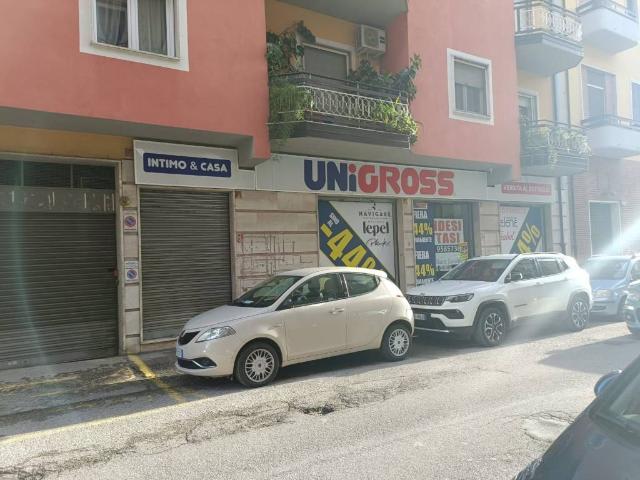 Locale Commerciale in vendita a Benevento, Campania