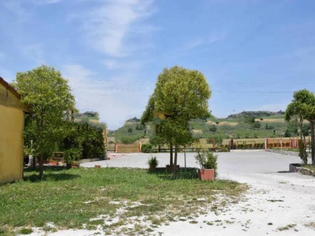 Locale Commerciale in vendita a Benevento, Campania