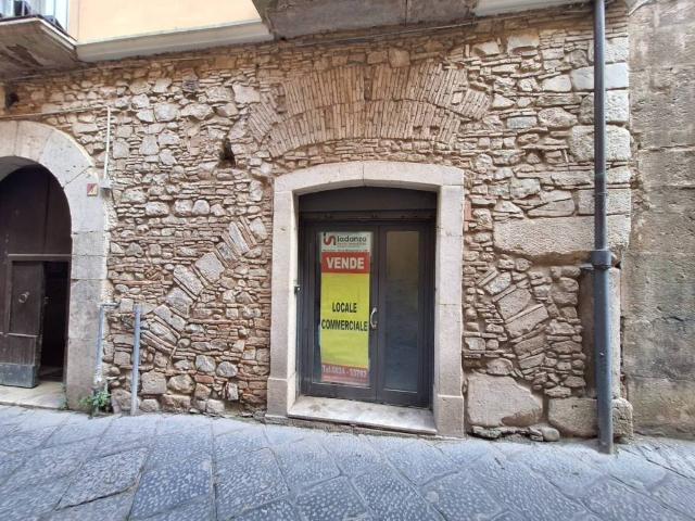 Locale Commerciale in vendita a Ponticelli, Benevento
