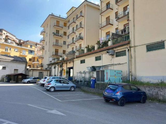 Locale Commerciale in vendita a Contrada Santa Clementina, Benevento