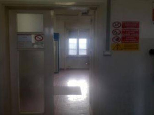 Locale Commerciale in vendita a Beregazzo, Beregazzo Con Figliaro