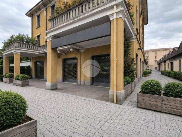 Locale Commerciale in vendita a Borgo Palazzo, Bergamo