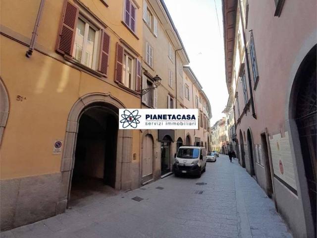 Locale Commerciale in vendita a Borgo Palazzo, Bergamo