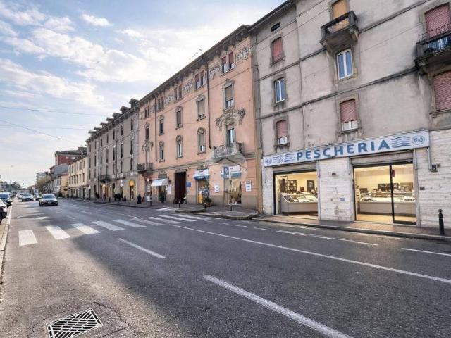 Locale Commerciale in vendita a Bergamo, Lombardia