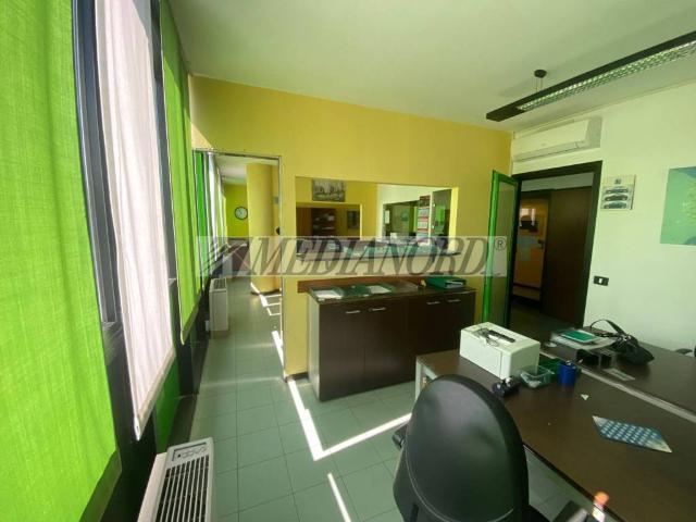 Locale Commerciale in vendita a Redona, Bergamo