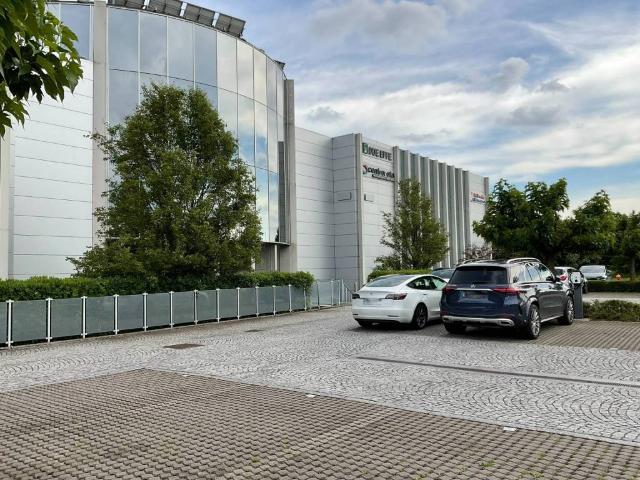 Locale Commerciale in vendita a Bergamo, Lombardia