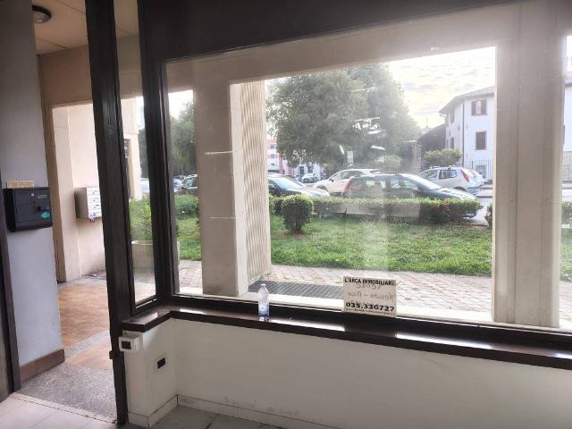 Locale Commerciale in vendita a Boccaleone, Bergamo