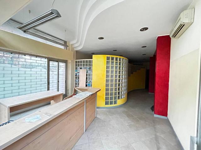 Locale Commerciale in vendita a Monterosso, Bergamo