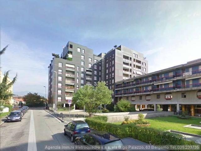 Locale Commerciale in vendita a Bergamo, Lombardia