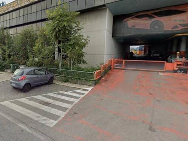 Locale Commerciale in vendita a Villaggio degli Sposi, Bergamo