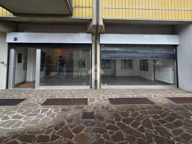 Locale Commerciale in vendita a Bergamo, Lombardia