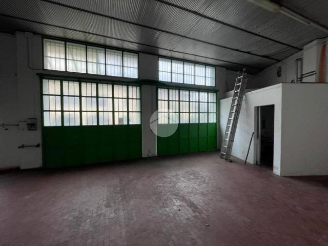 Locale Commerciale in vendita a Bergamo, Lombardia