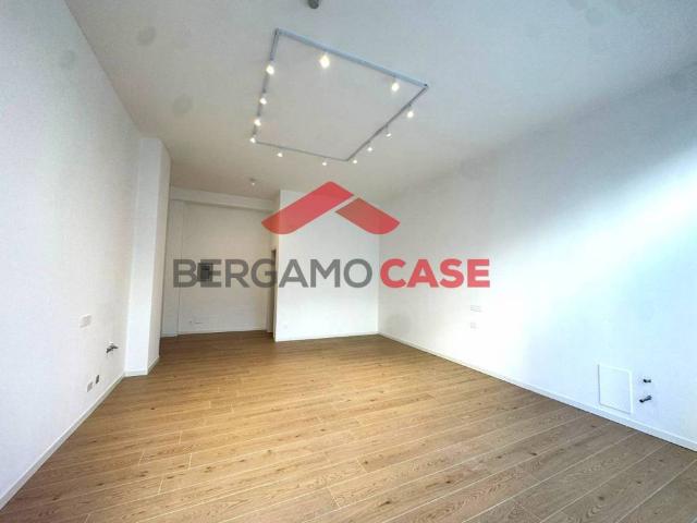 Locale Commerciale in vendita a Città Alta, Bergamo