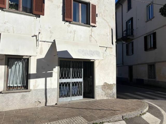 Locale Commerciale in vendita a Valverde, Bergamo