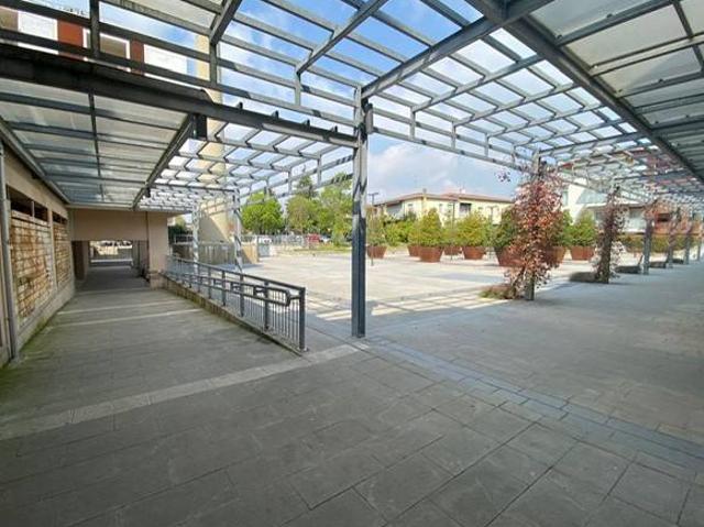 Locale Commerciale in vendita a Bergamo, Lombardia