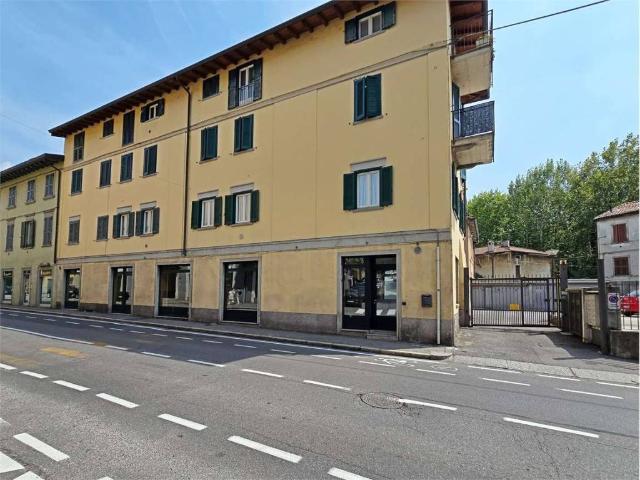 Locale Commerciale in vendita a Bergamo, Lombardia