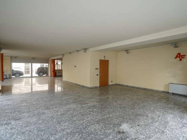 Locale Commerciale in vendita a San Tommaso, Bergamo