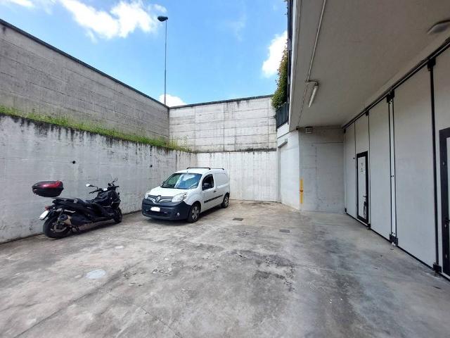 Locale Commerciale in vendita a Carnovali, Bergamo