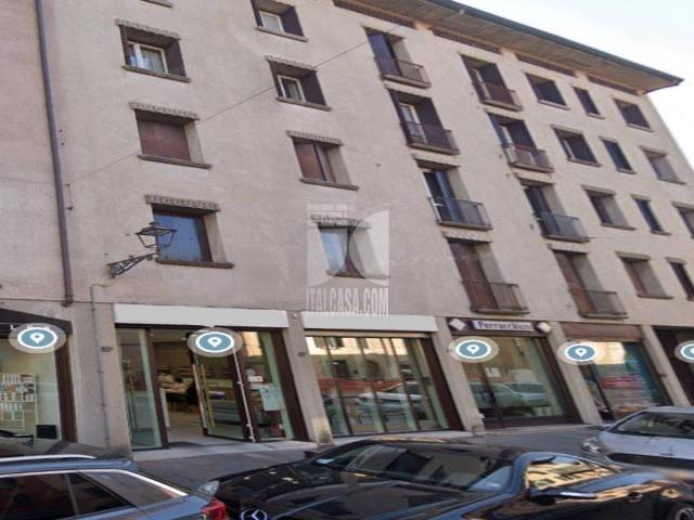 Locale Commerciale in vendita a Bergamo, Lombardia