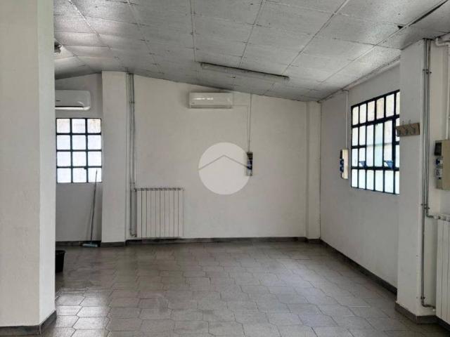 Locale Commerciale in vendita a Borgo Palazzo, Bergamo