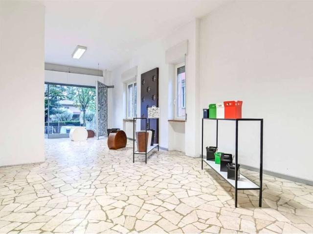 Locale Commerciale in vendita a Borgo Santa Caterina, Bergamo