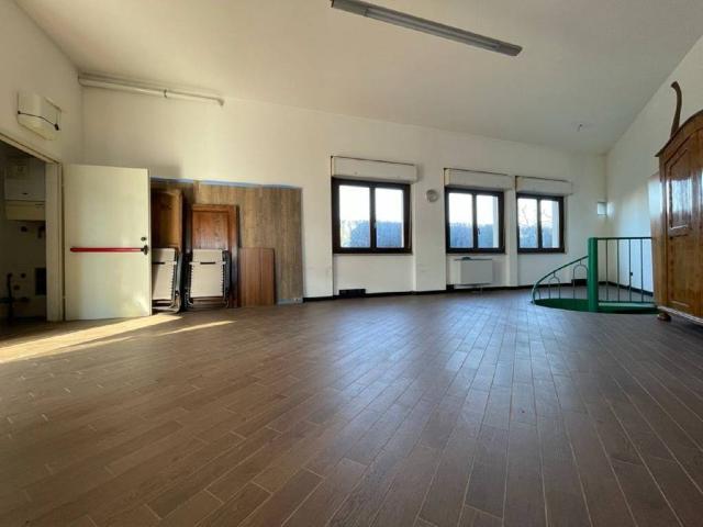 Locale Commerciale in vendita a Bergamo, Lombardia