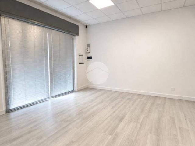 Locale Commerciale in vendita a Borgo Palazzo, Bergamo