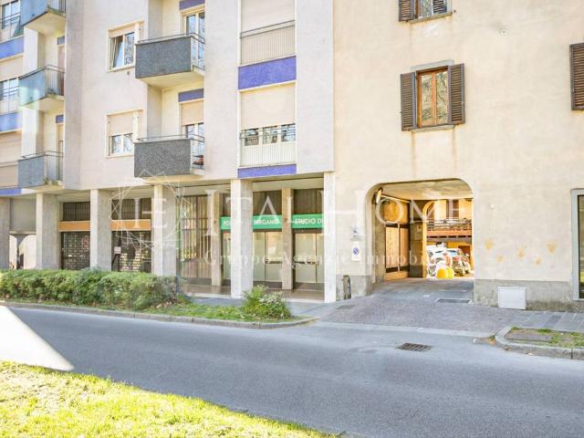 Locale Commerciale in vendita a Bergamo, Lombardia
